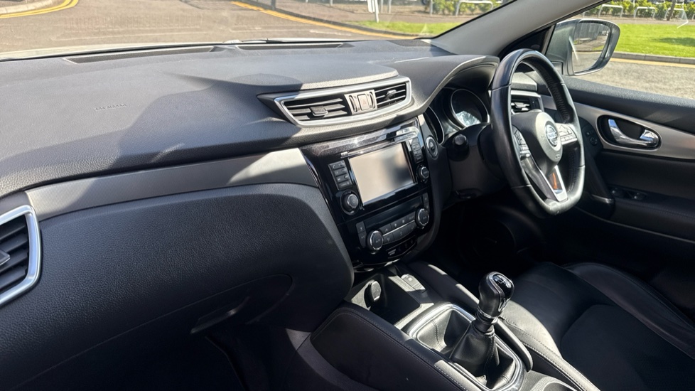 Nissan Qashqai 1.2 DiG-T Tekna 5dr Petrol Hatchback - Image 9