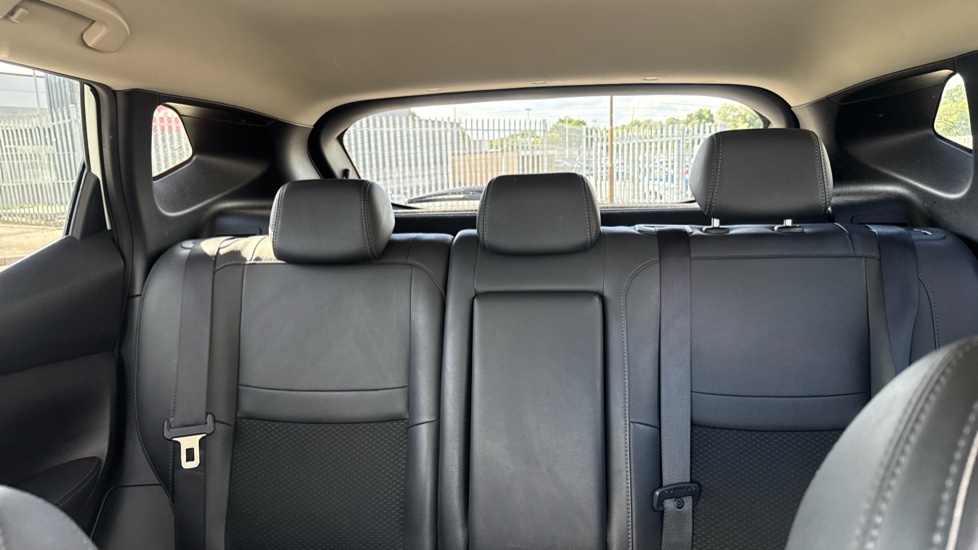 Nissan Qashqai 1.2 DiG-T Tekna 5dr Petrol Hatchback - Image 15