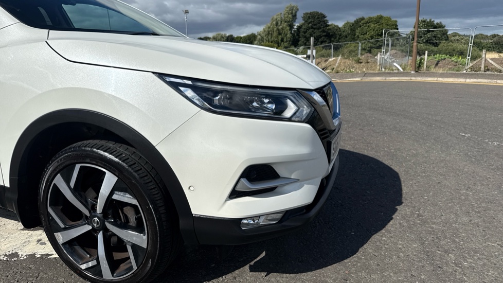 Nissan Qashqai 1.2 DiG-T Tekna 5dr Petrol Hatchback - Image 24