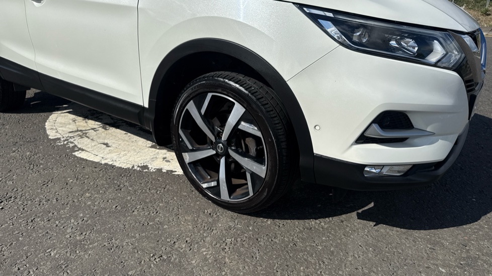 Nissan Qashqai 1.2 DiG-T Tekna 5dr Petrol Hatchback - Image 25