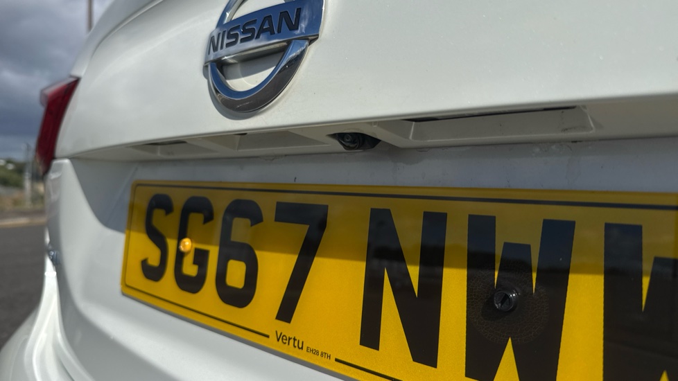 Nissan Qashqai 1.2 DiG-T Tekna 5dr Petrol Hatchback - Image 27