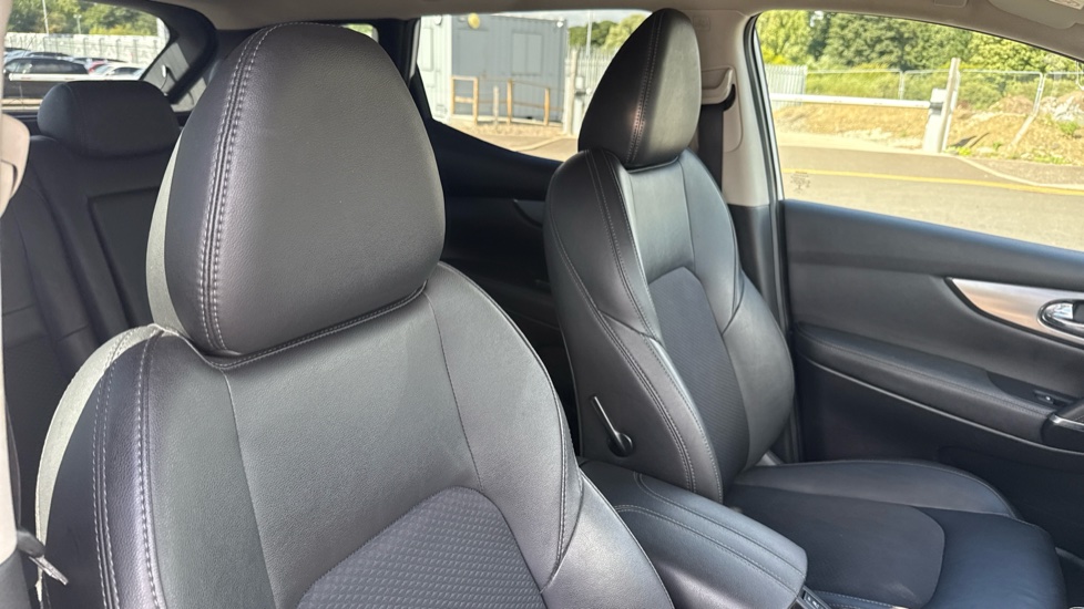 Nissan Qashqai 1.2 DiG-T Tekna 5dr Petrol Hatchback - Image 40