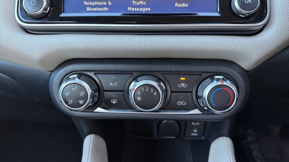 Nissan Micra 0.9 IG-T Acenta 5dr Petrol Hatchback - Image 38