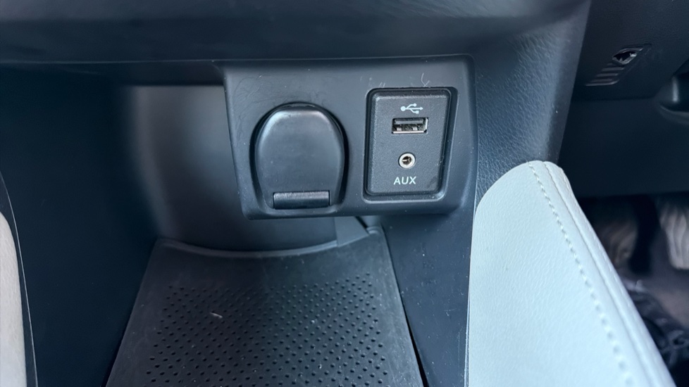 Nissan Micra 0.9 IG-T Acenta 5dr Petrol Hatchback - Image 39