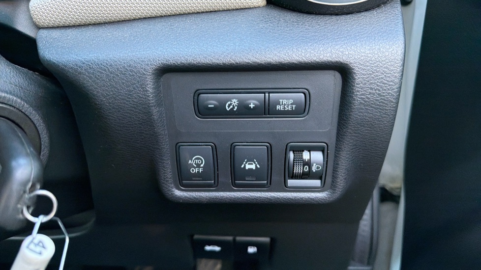 Nissan Micra 0.9 IG-T Acenta 5dr Petrol Hatchback - Image 46