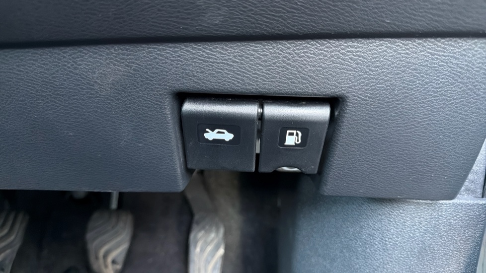 Nissan Micra 0.9 IG-T Acenta 5dr Petrol Hatchback - Image 47