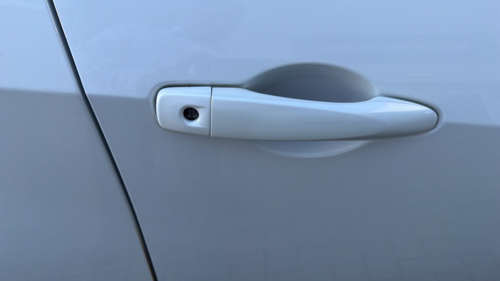 Nissan Micra 0.9 IG-T Acenta 5dr Petrol Hatchback - Image 54