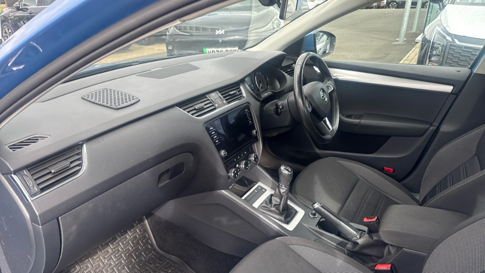 Skoda Octavia 1.6 TDI CR SE 5dr Diesel Hatchback - Image 9