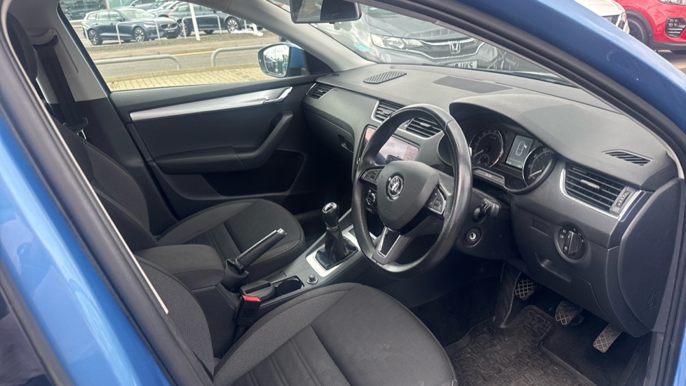 Skoda Octavia 1.6 TDI CR SE 5dr Diesel Hatchback - Image 11