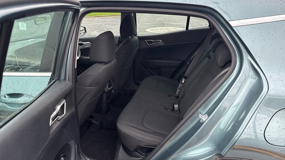 Kia Sportage 1.6T GDi ISG 2 5dr Petrol Estate - Image 16