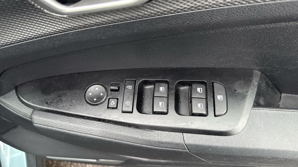 Kia Sportage 1.6T GDi ISG 2 5dr Petrol Estate - Image 35
