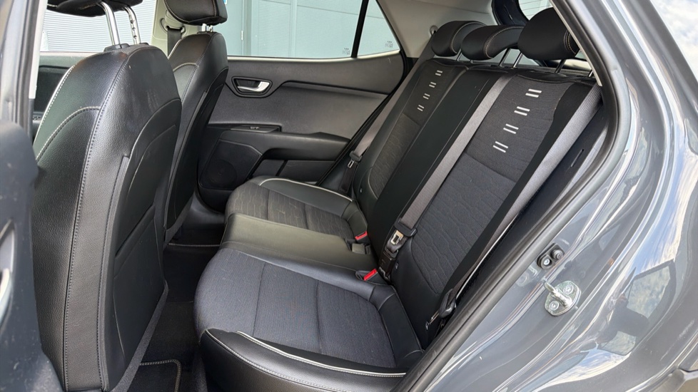 Kia Stonic 1.0T GDi 48V GT-Line S 5dr Petrol Estate - Image 16