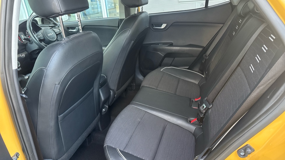 Kia Stonic 1.0T GDi 48V GT-Line S 5dr DCT Petrol Estate - Image 16
