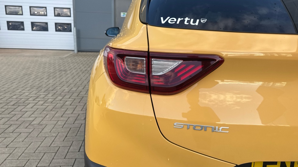 Kia Stonic 1.0T GDi 48V GT-Line S 5dr DCT Petrol Estate - Image 29