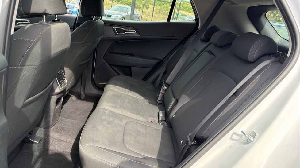 Kia Sportage 1.6T GDi ISG 2 5dr Petrol Estate - Image 16