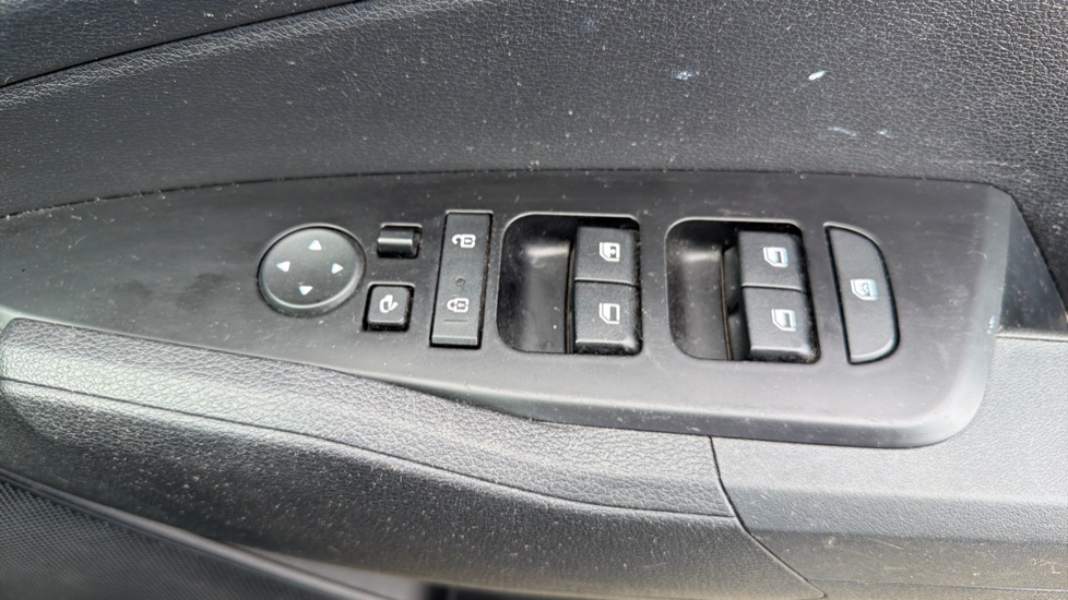 Kia Sportage 1.6T GDi ISG 2 5dr Petrol Estate - Image 36
