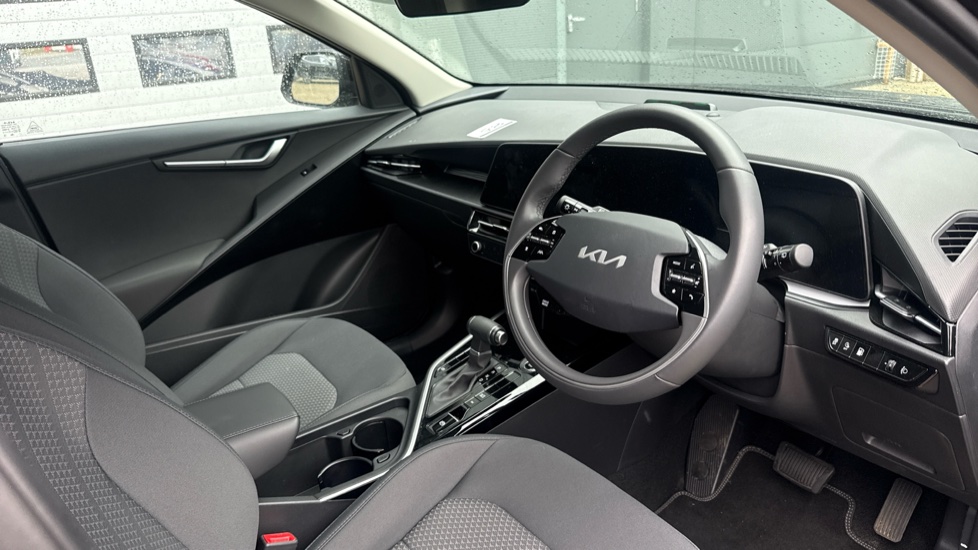 Kia Niro 1.6 GDi 168 PHEV 2 5dr DCT Estate - Image 11