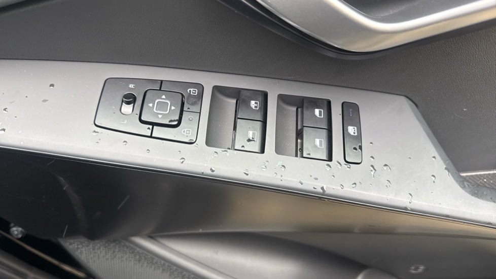 Kia Niro 1.6 GDi 168 PHEV 2 5dr DCT Estate - Image 36