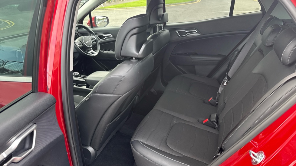 Kia Sportage 1.6T GDi 241 PHEV 3 5dr Auto AWD Estate - Image 16