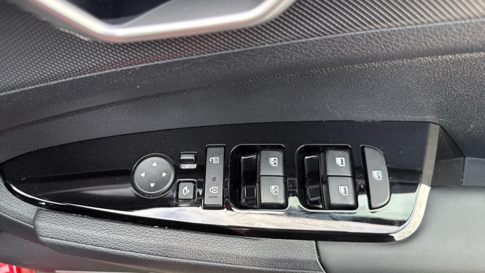 Kia Sportage 1.6T GDi 241 PHEV 3 5dr Auto AWD Estate - Image 35