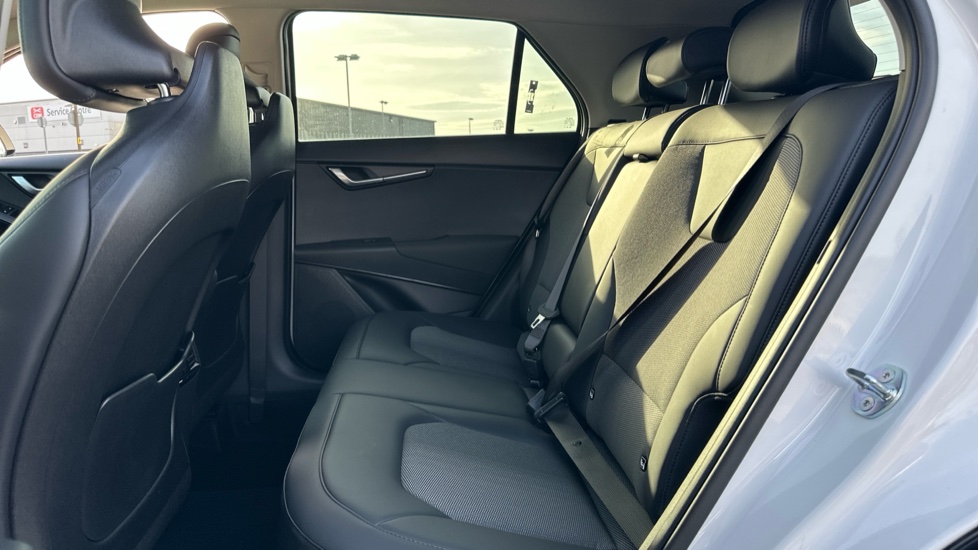 Kia Niro 1.6 GDi 127 Hybrid 3 5dr DCT Hybrid Estate - Image 16
