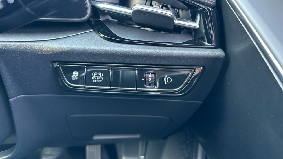 Kia Niro 1.6 GDi 127 Hybrid 3 5dr DCT Hybrid Estate - Image 27