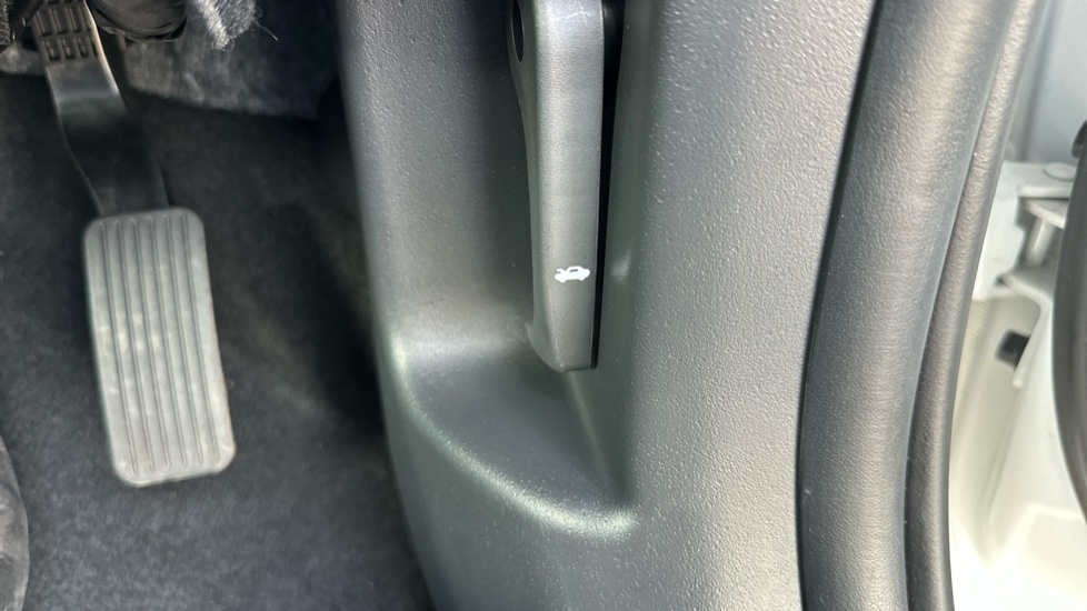 Kia Niro 1.6 GDi 127 Hybrid 3 5dr DCT Hybrid Estate - Image 29
