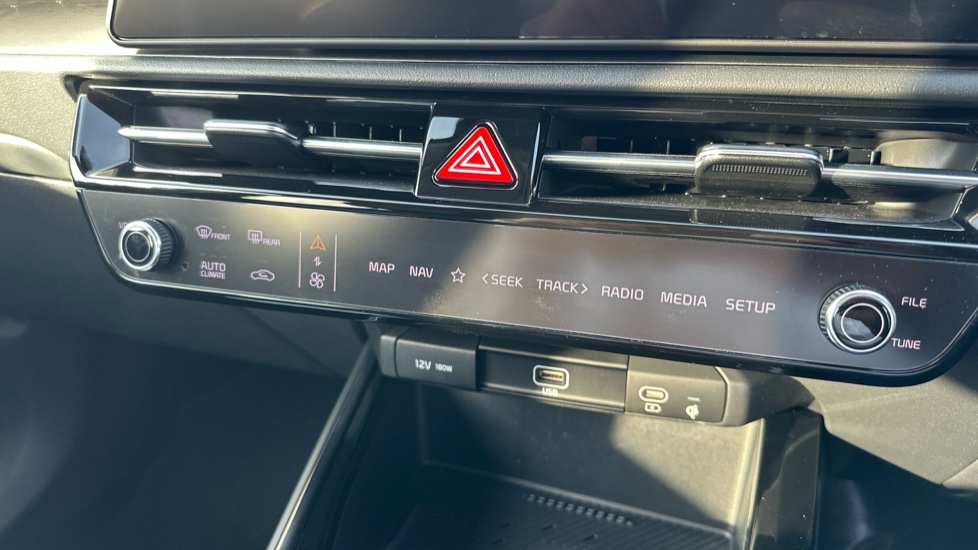 Kia Niro 1.6 GDi 127 Hybrid 3 5dr DCT Hybrid Estate - Image 32