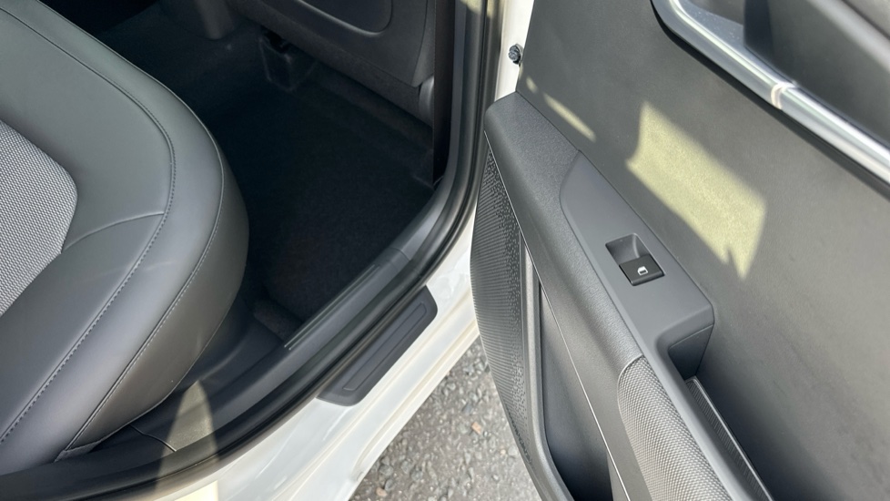 Kia Niro 1.6 GDi 127 Hybrid 3 5dr DCT Hybrid Estate - Image 41
