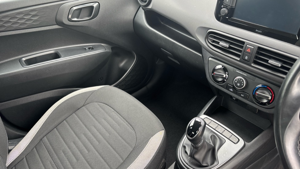 Hyundai i10 1.0 MPi SE Connect 5dr Auto Petrol Hatchback - Image 14