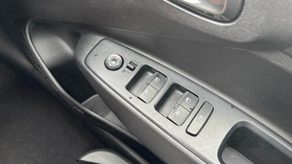 Hyundai i10 1.0 MPi SE Connect 5dr Auto Petrol Hatchback - Image 30