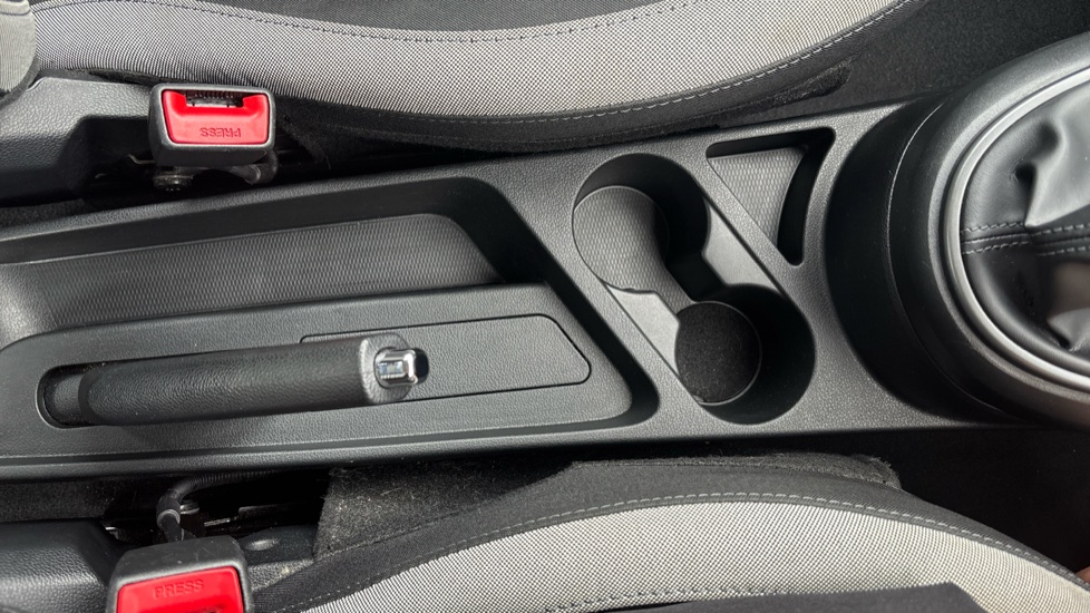 Hyundai i10 1.0 MPi SE Connect 5dr Auto Petrol Hatchback - Image 35