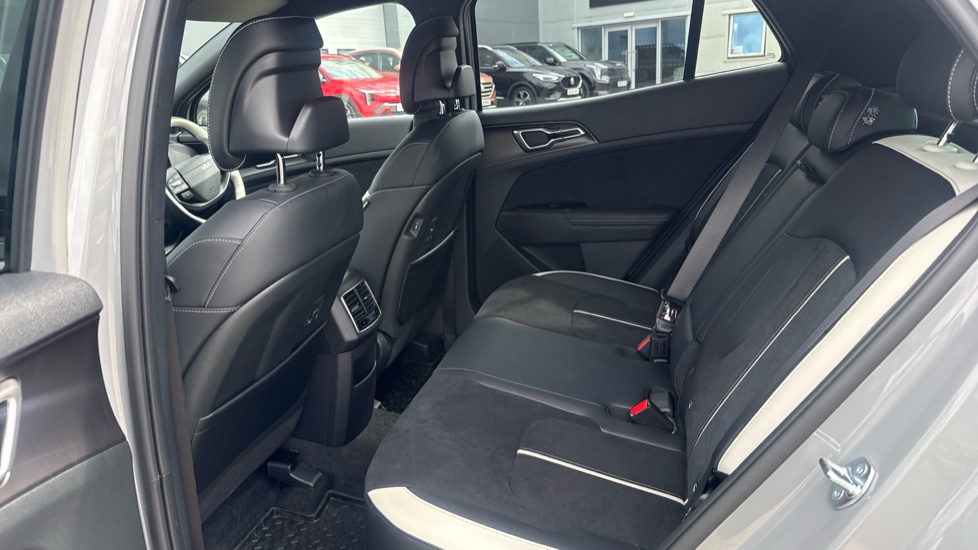 Kia Sportage 1.6T GDi HEV GT-Line 5dr Auto Hybrid Estate - Image 16
