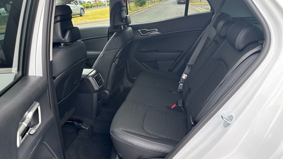 Kia Sportage 1.6T GDi 48V ISG 3 5dr DCT Petrol Estate - Image 16