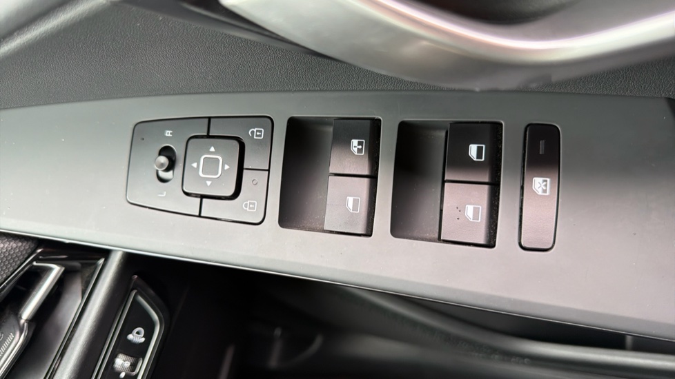 Kia Niro 1.6 GDi Hybrid 2 5dr DCT Hybrid Estate - Image 42