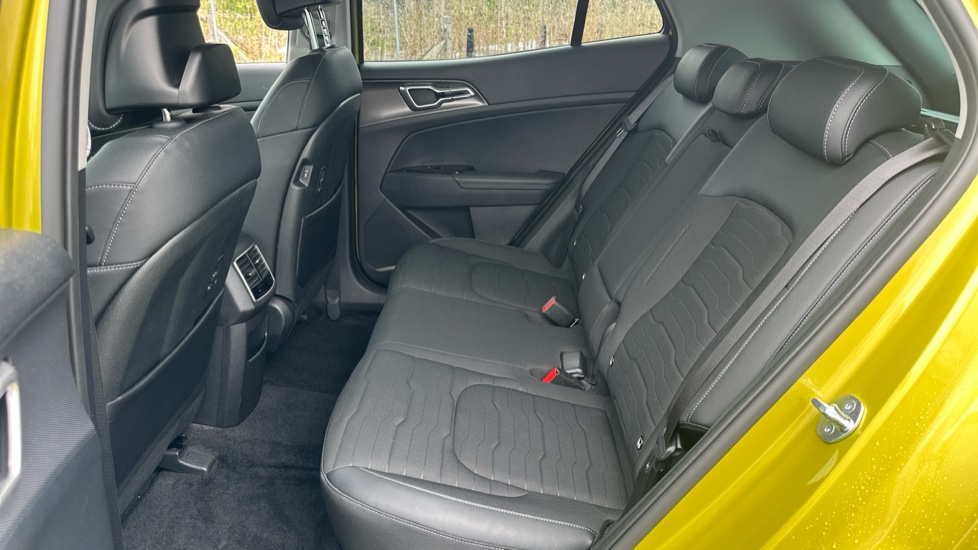Kia Sportage 1.6T GDi PHEV 3 5dr Auto AWD Estate - Image 16