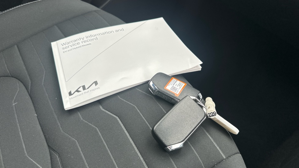 Kia Sportage 1.6T GDi PHEV 3 5dr Auto AWD Estate - Image 19