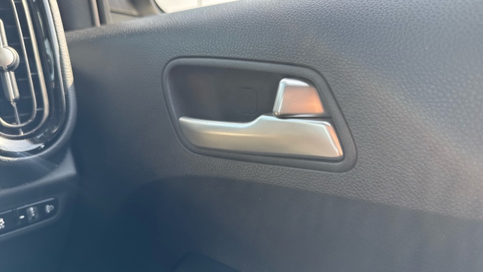 Kia Picanto 1.0 3 5dr Auto [4 seats] Petrol Hatchback - Image 37
