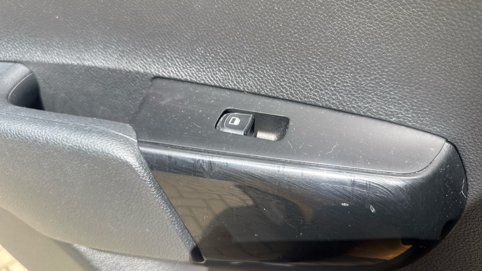 Kia Picanto 1.0 2 5dr [4 seats] Petrol Hatchback - Image 28