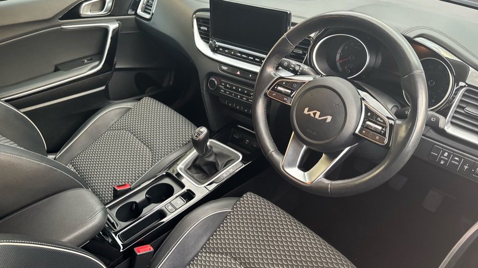 Kia Xceed 1.5T GDi ISG 3 5dr Petrol Hatchback - Image 11