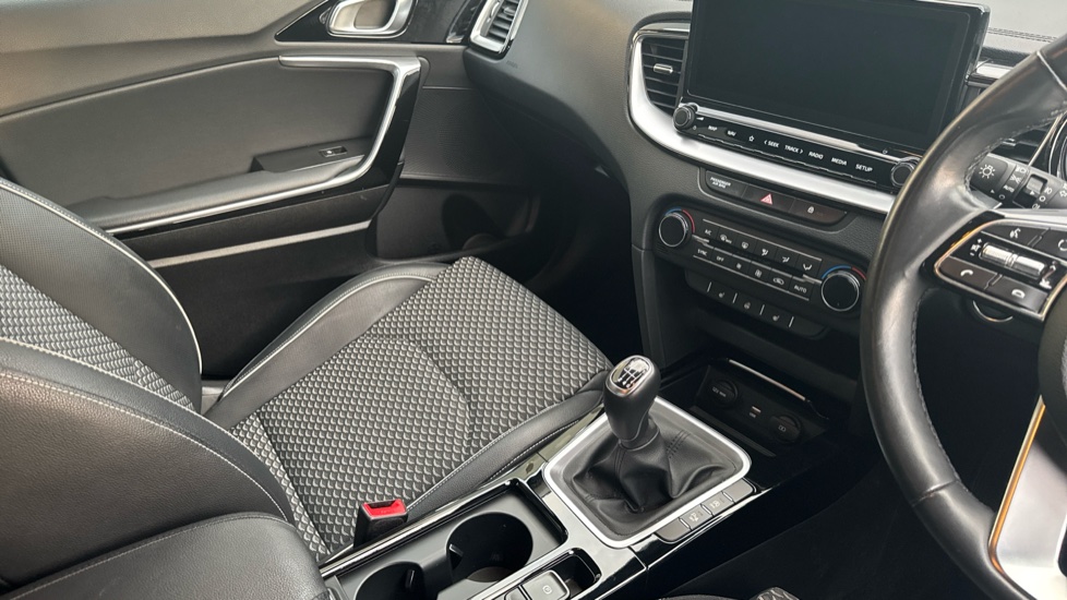 Kia Xceed 1.5T GDi ISG 3 5dr Petrol Hatchback - Image 14