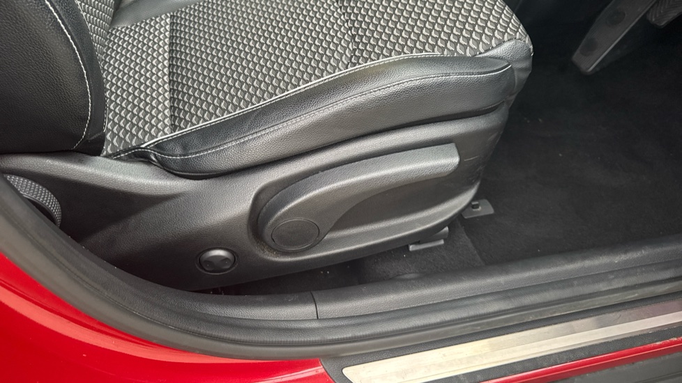 Kia Xceed 1.5T GDi ISG 3 5dr Petrol Hatchback - Image 43