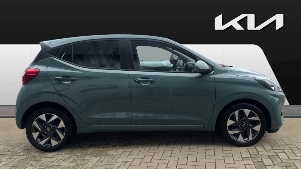 Hyundai i10 1.0 Advance 5dr Petrol Hatchback - Image 5
