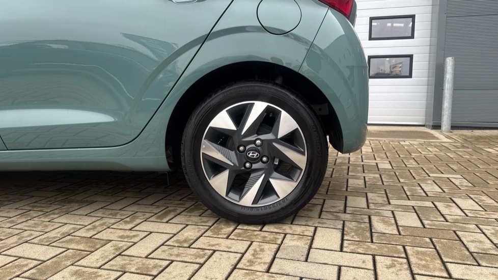 Hyundai i10 1.0 Advance 5dr Petrol Hatchback - Image 7