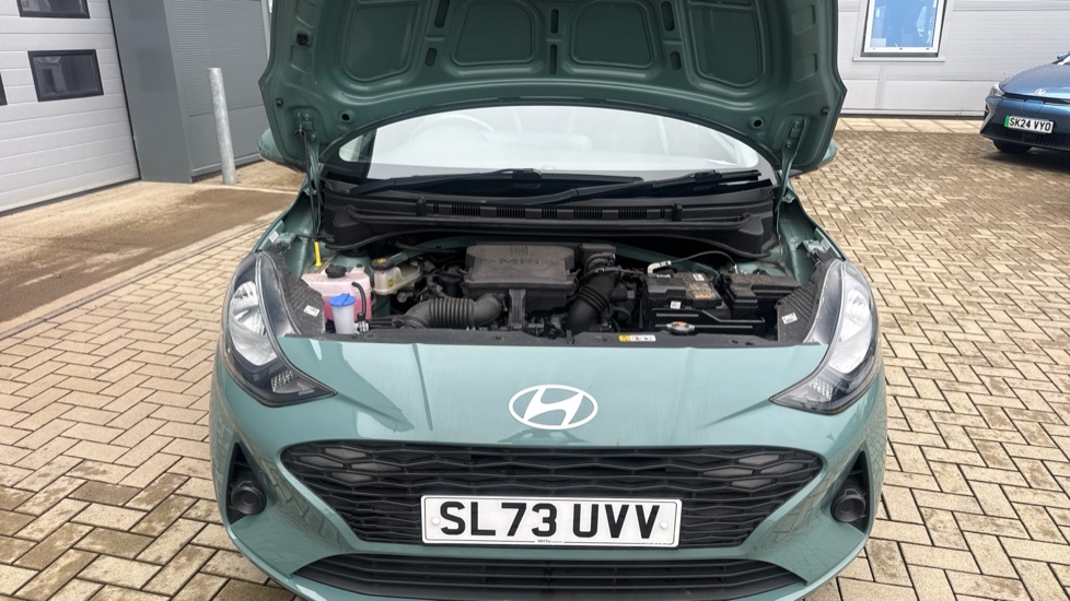 Hyundai i10 1.0 Advance 5dr Petrol Hatchback - Image 8