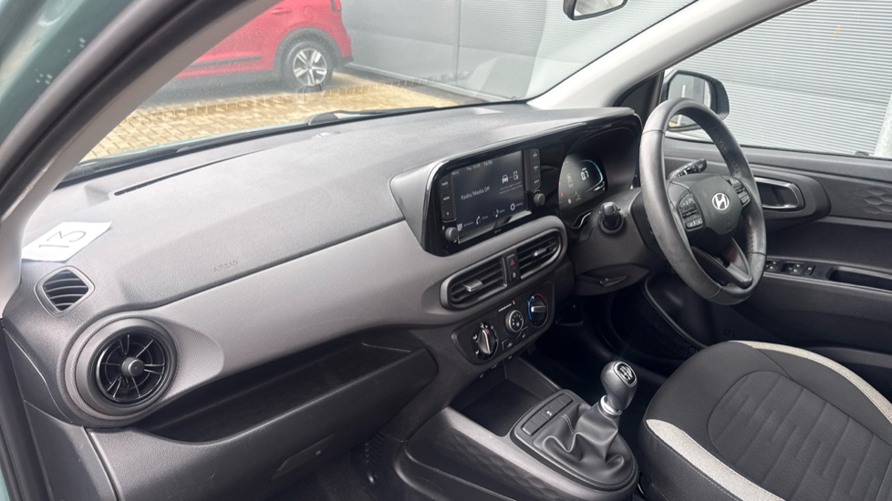 Hyundai i10 1.0 Advance 5dr Petrol Hatchback - Image 9