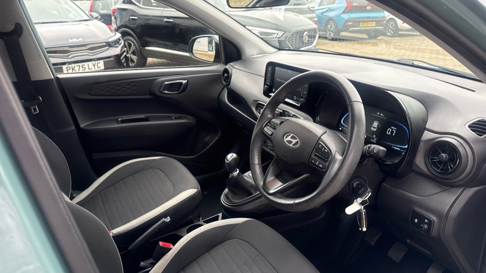 Hyundai i10 1.0 Advance 5dr Petrol Hatchback - Image 11