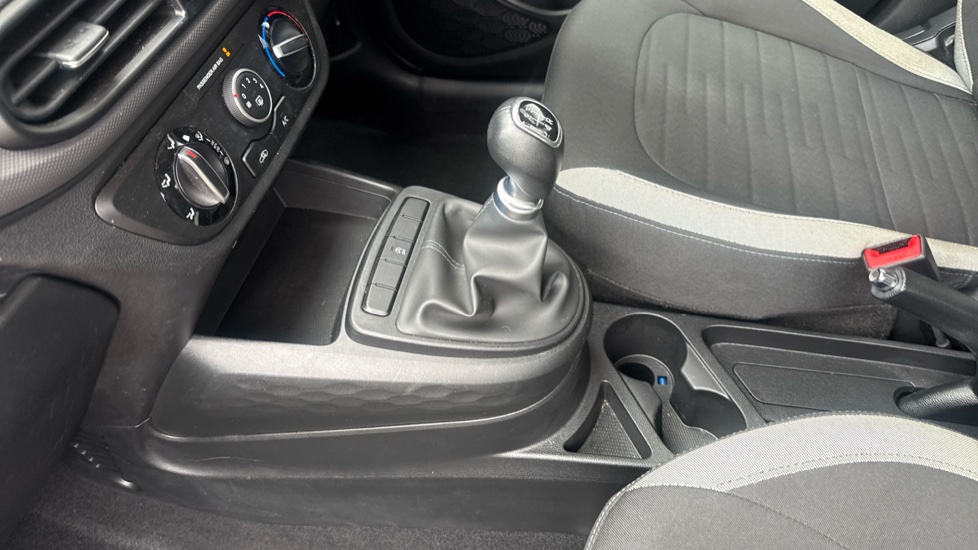 Hyundai i10 1.0 Advance 5dr Petrol Hatchback - Image 13