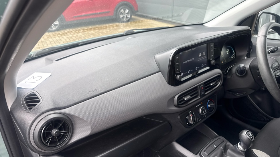 Hyundai i10 1.0 Advance 5dr Petrol Hatchback - Image 14