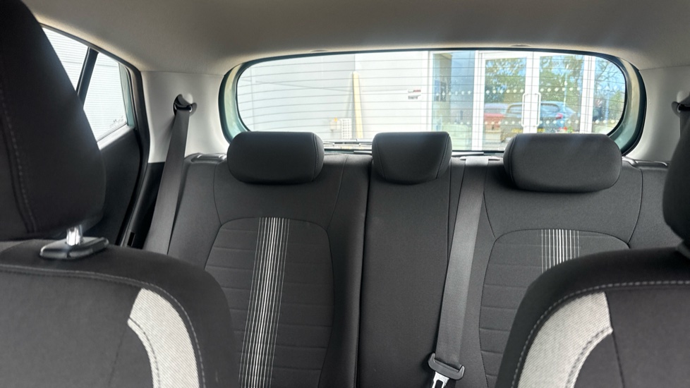 Hyundai i10 1.0 Advance 5dr Petrol Hatchback - Image 15